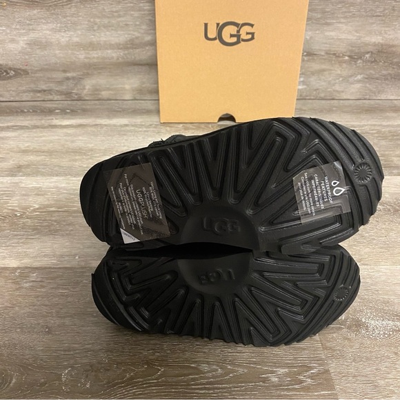 UGG | UGG | Classic Weather Short II Toddler Boots Black Wool Lined NEW - Picture 4 of 7